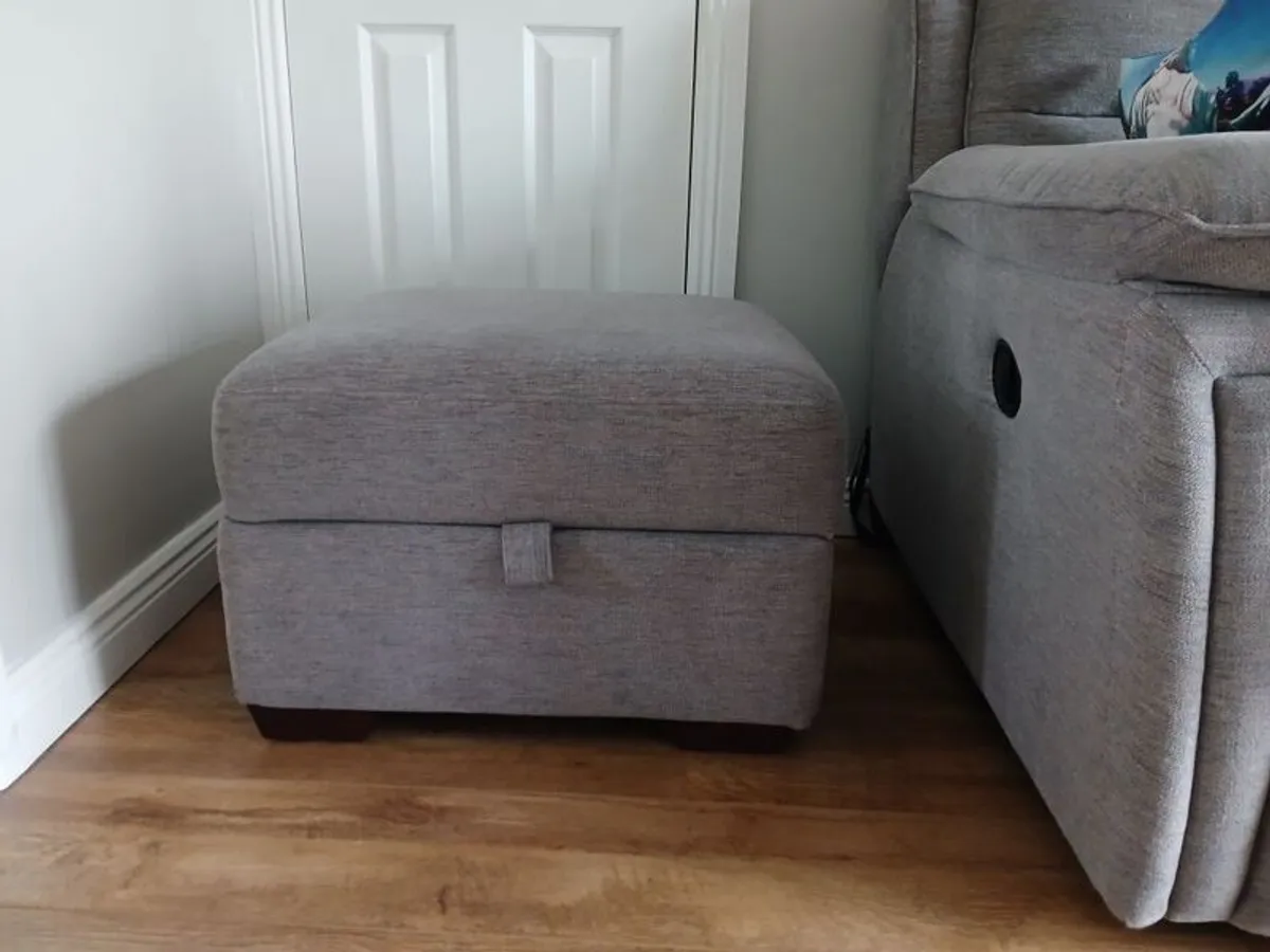 Recliner sofa set - Image 3