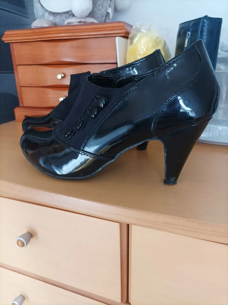 Womens shoes - Image 1