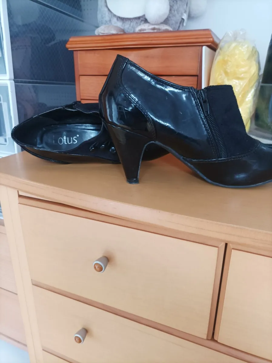 Womens shoes - Image 2