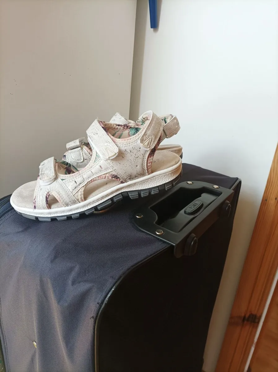 Womens shoes - Image 1