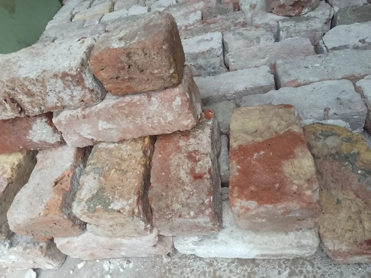 salvage bricks - Image 1