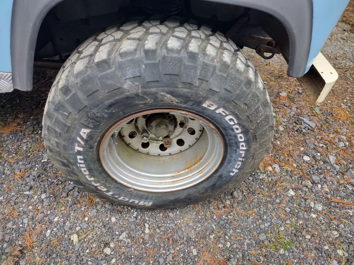 Land Rover Defender 2004 - Image 2