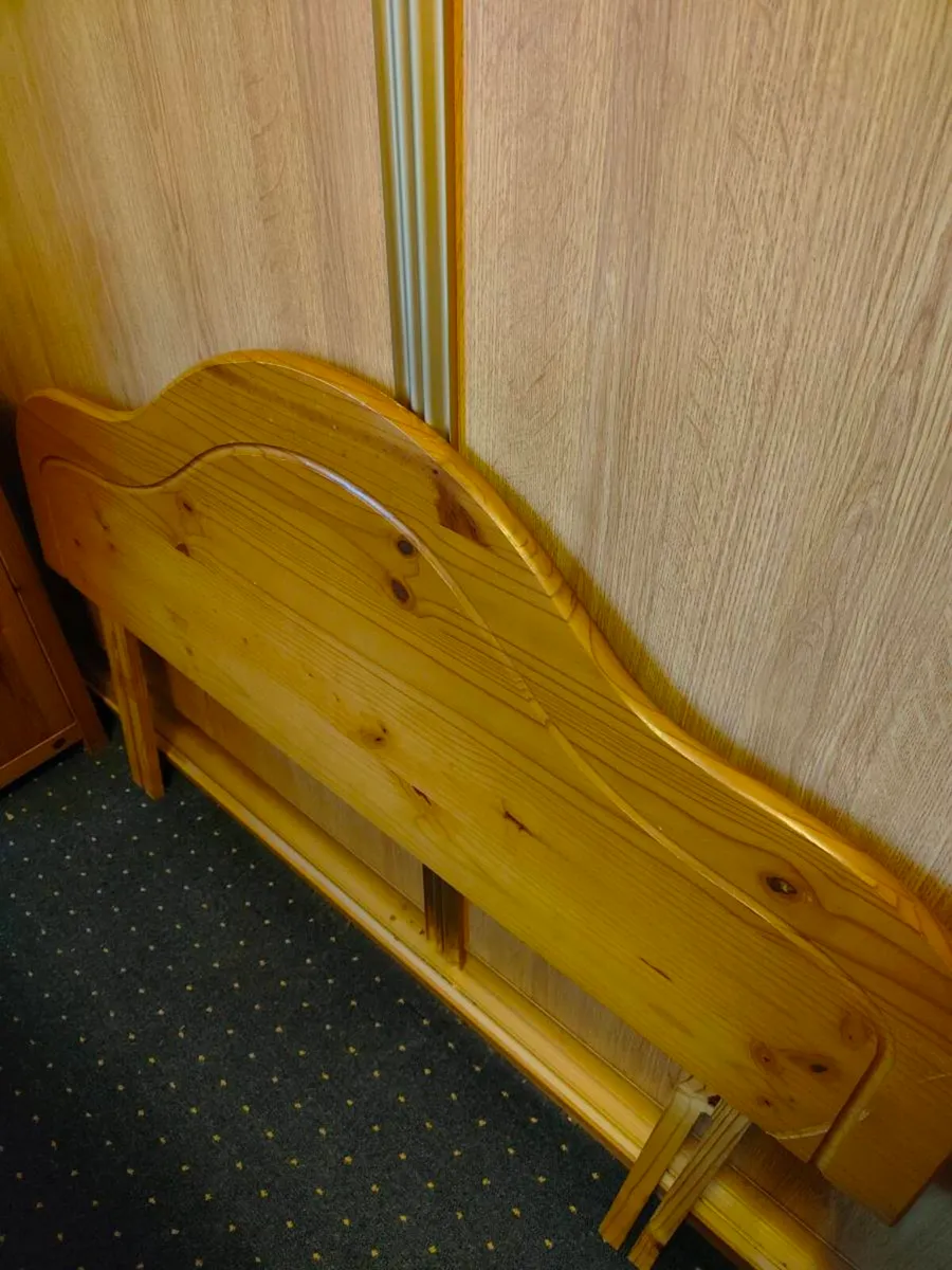 Double headboard - Image 1
