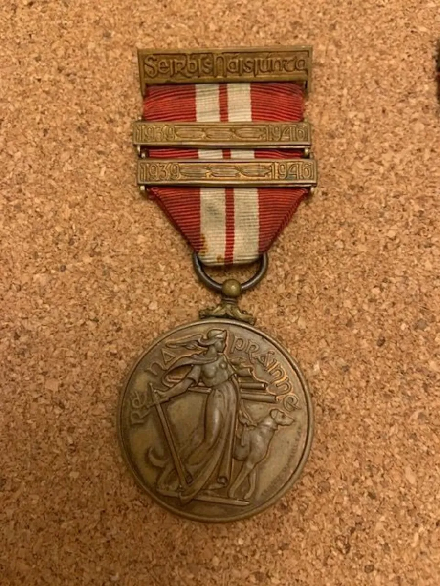 Na Fórsaí Cosanta (Defence Forces) Medals - Image 2