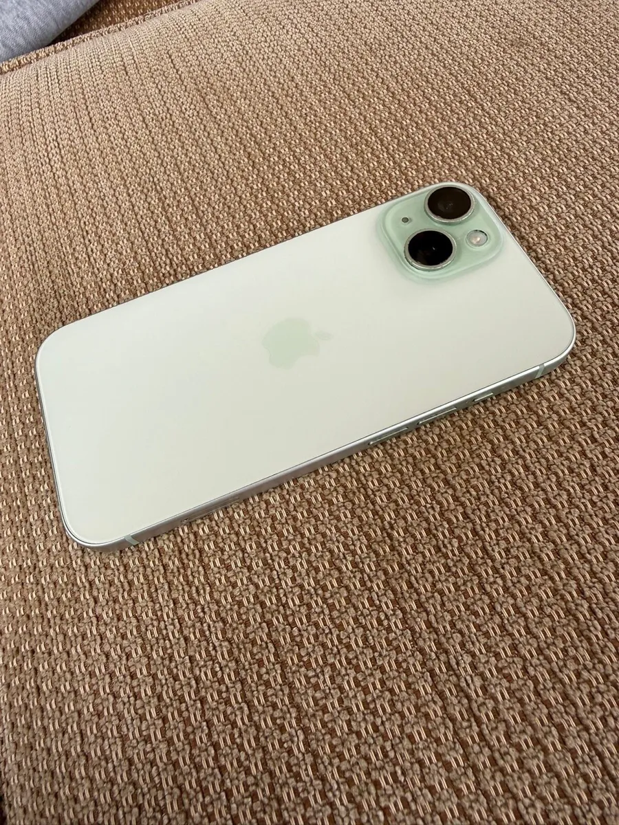 iPhone 15 - Image 1