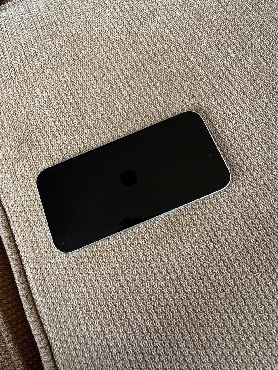 iPhone 15 - Image 2