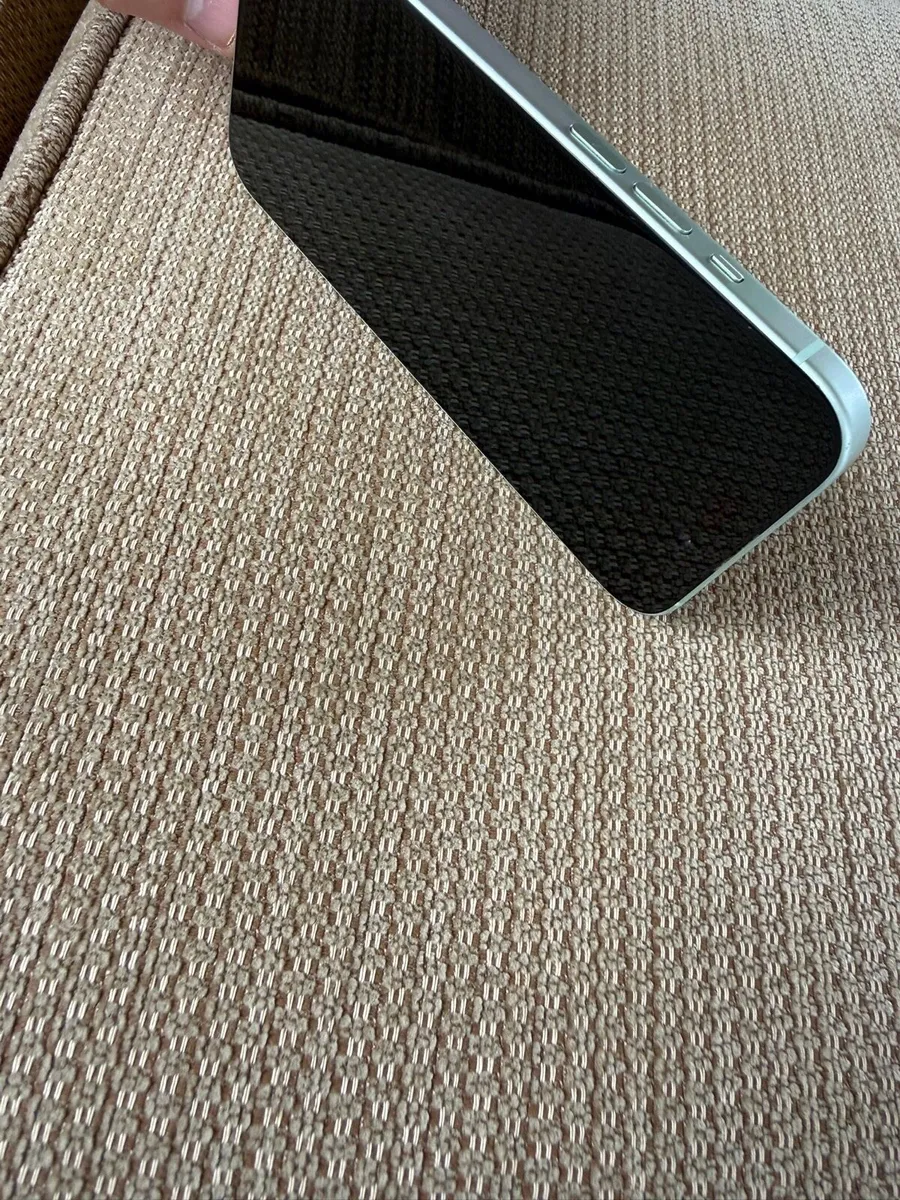 iPhone 15 - Image 3