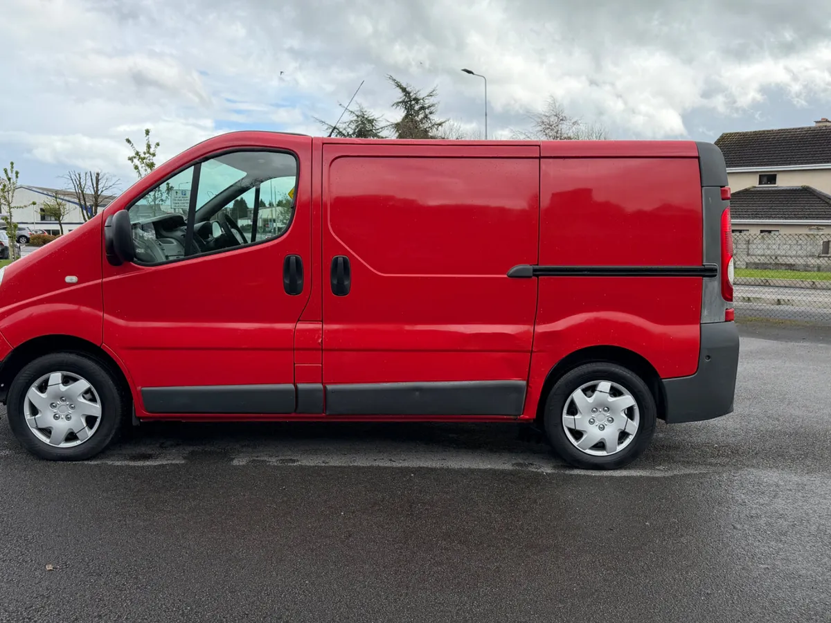 STUNNING 2010 RENAULT TRAFIC WITH A NEW DOE - Image 4