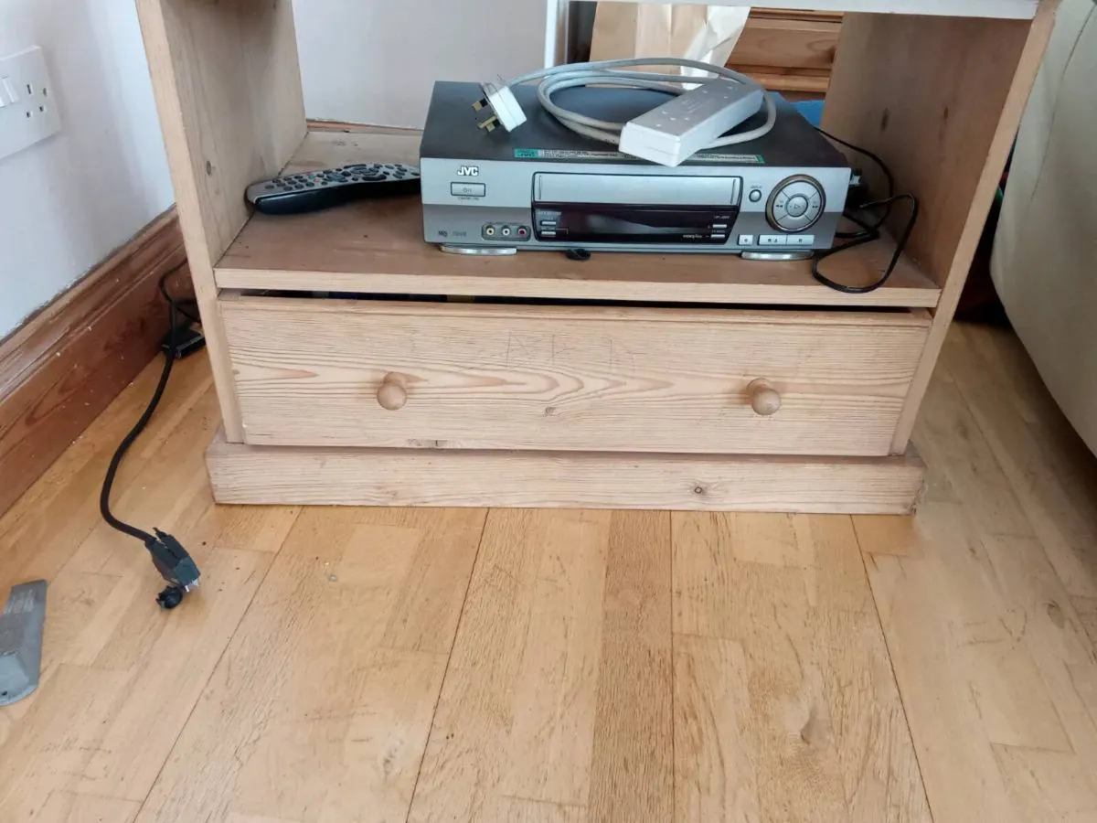 TV cabinet - Image 1