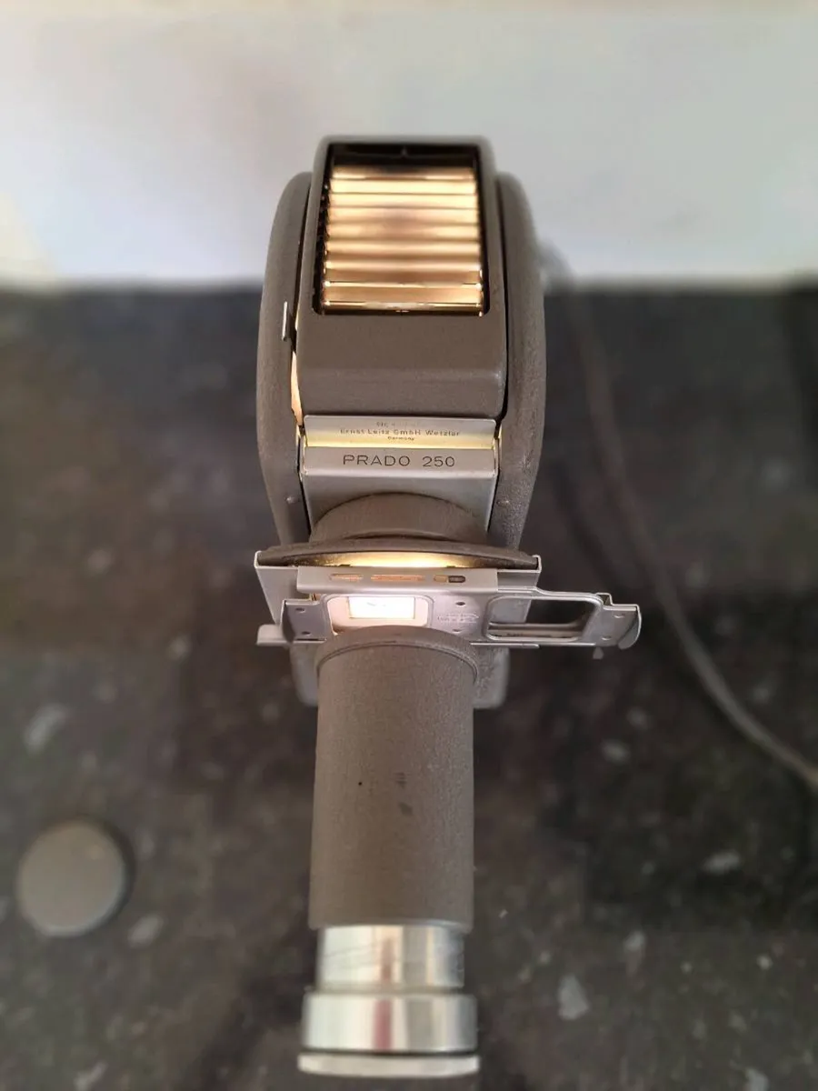 Vintage Leitz Prado 250 slide projector - Image 4
