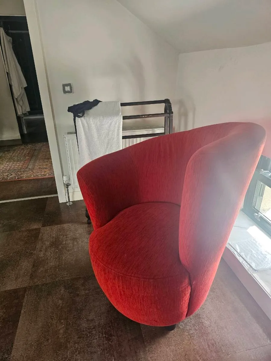 RED CHAIR - Image 1