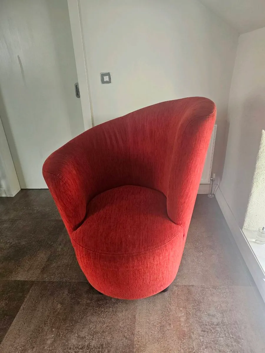 RED CHAIR - Image 2