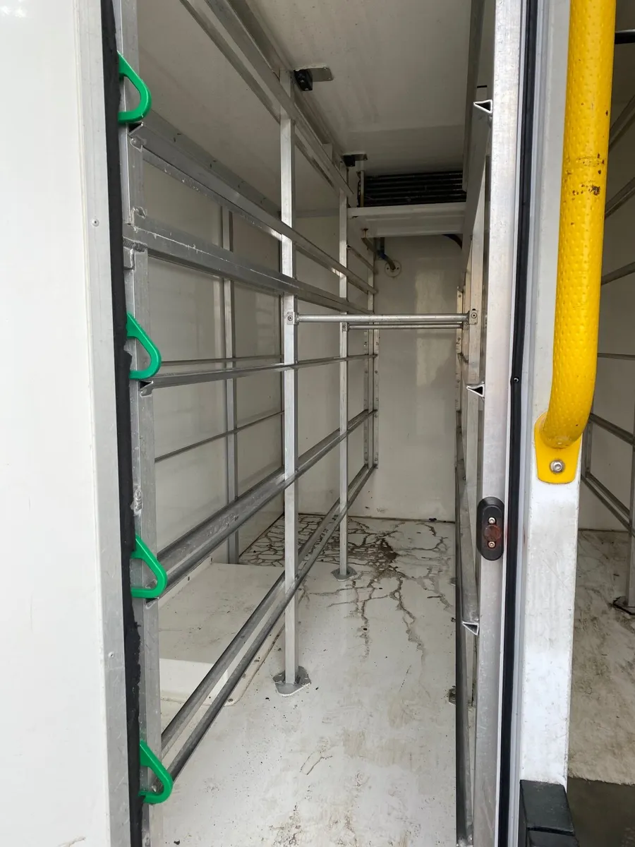 Mercedes-Benz Sprinter 2019 fridge - Image 2