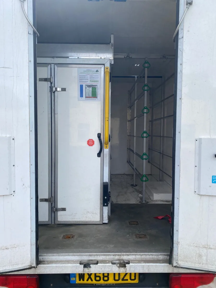 Mercedes-Benz Sprinter 2019 fridge - Image 3
