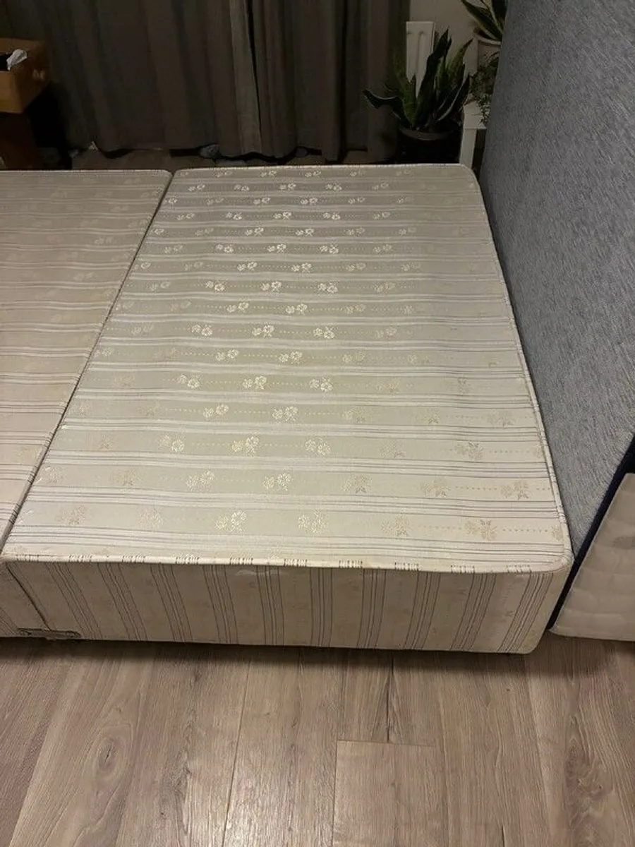 Bed frame - King size - Image 3