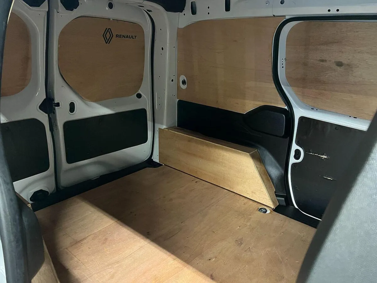 2024 Renault Kangoo Small Panel Van - Image 4
