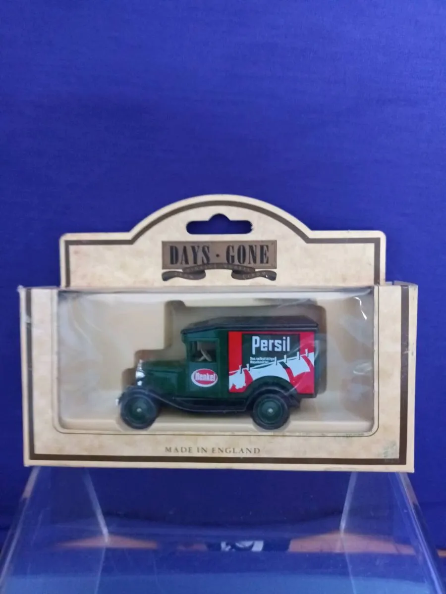 9 Dinky Models in original  boxes - Image 3