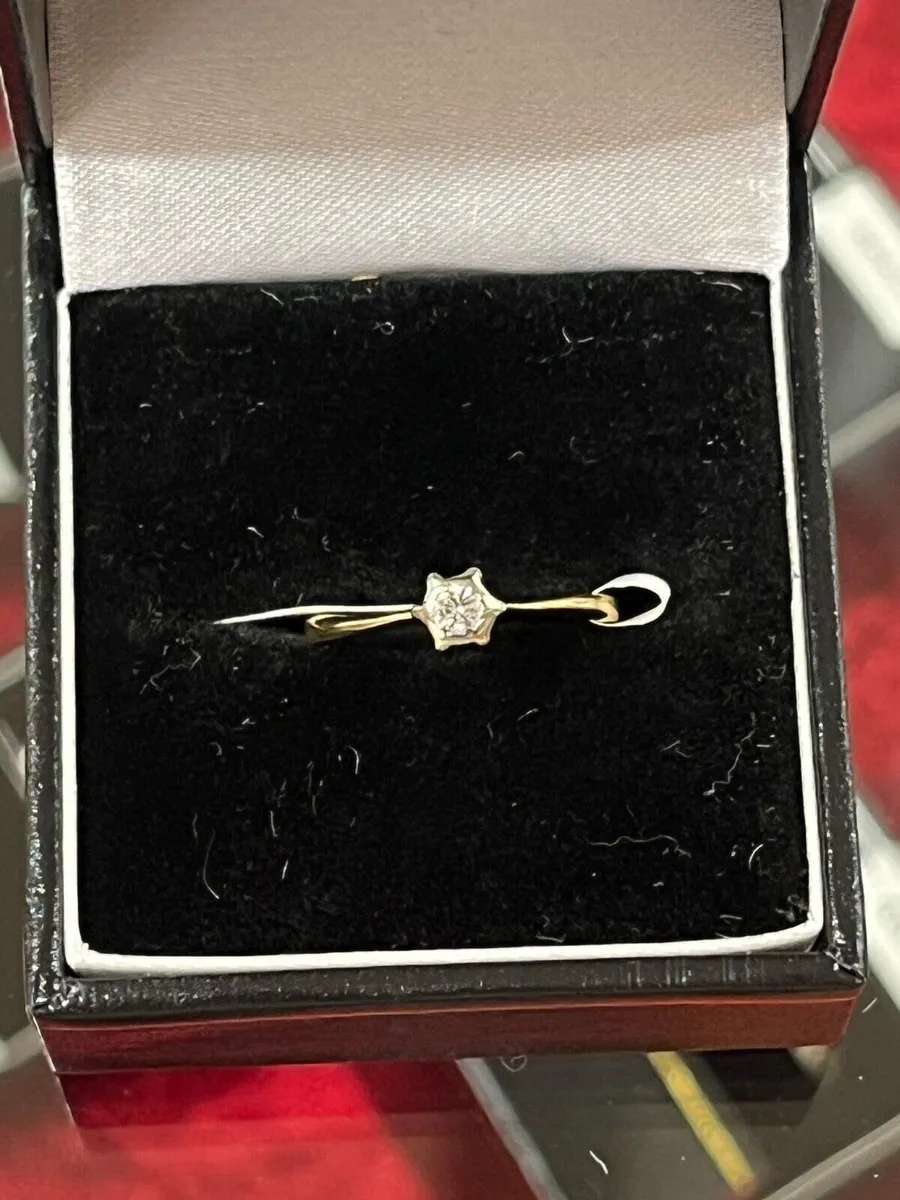 Vintage 18k gold ring with diamond. - Image 1
