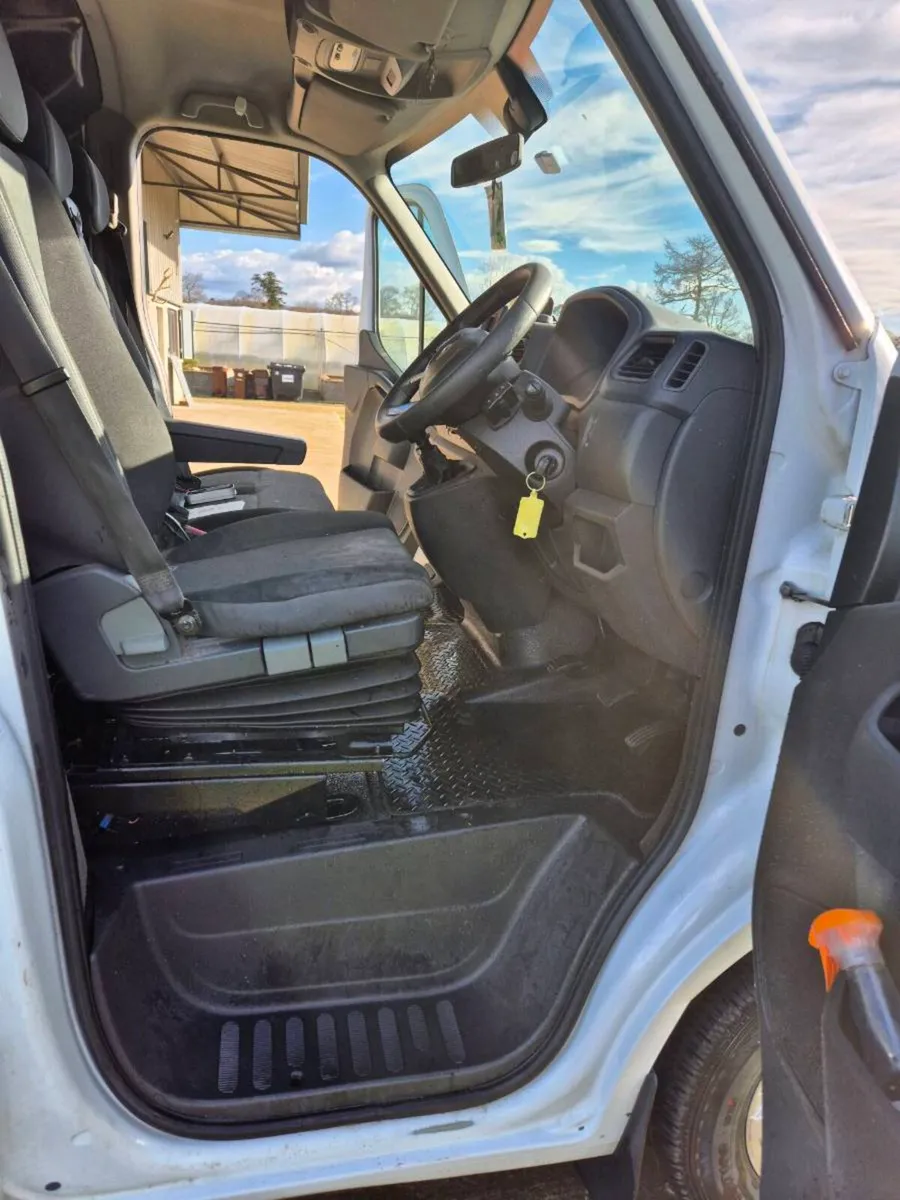 Renault Master LWB Fridge Van - Image 2