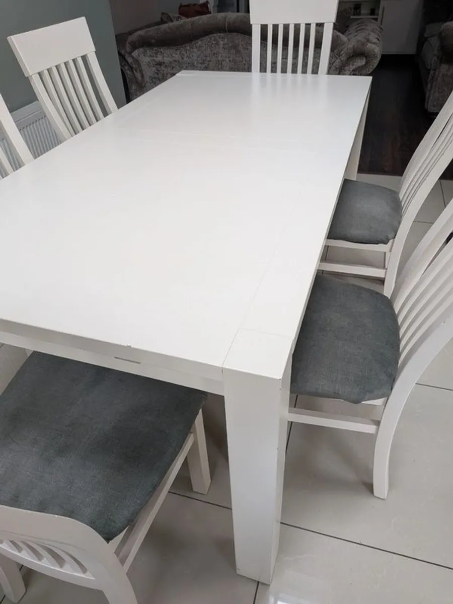 Table & chairs - Image 1