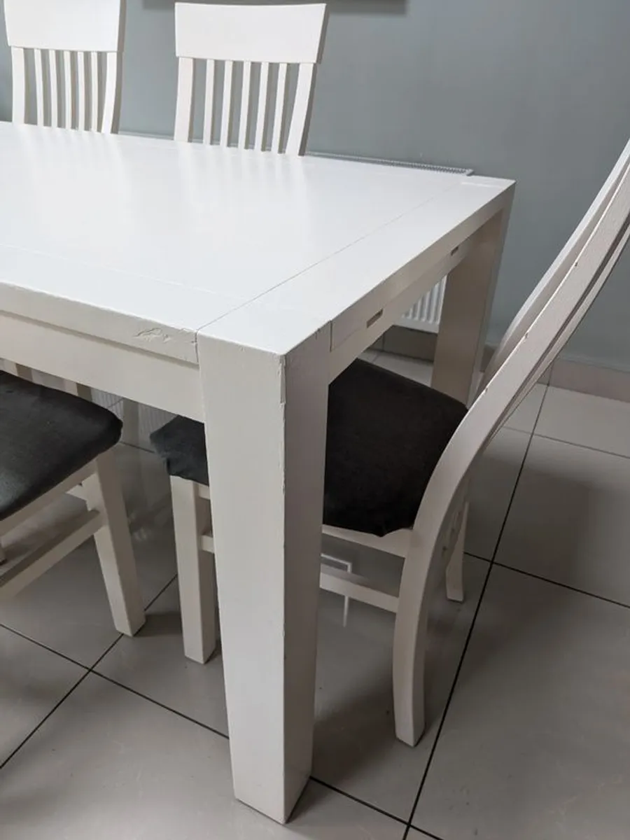 Table & chairs - Image 4