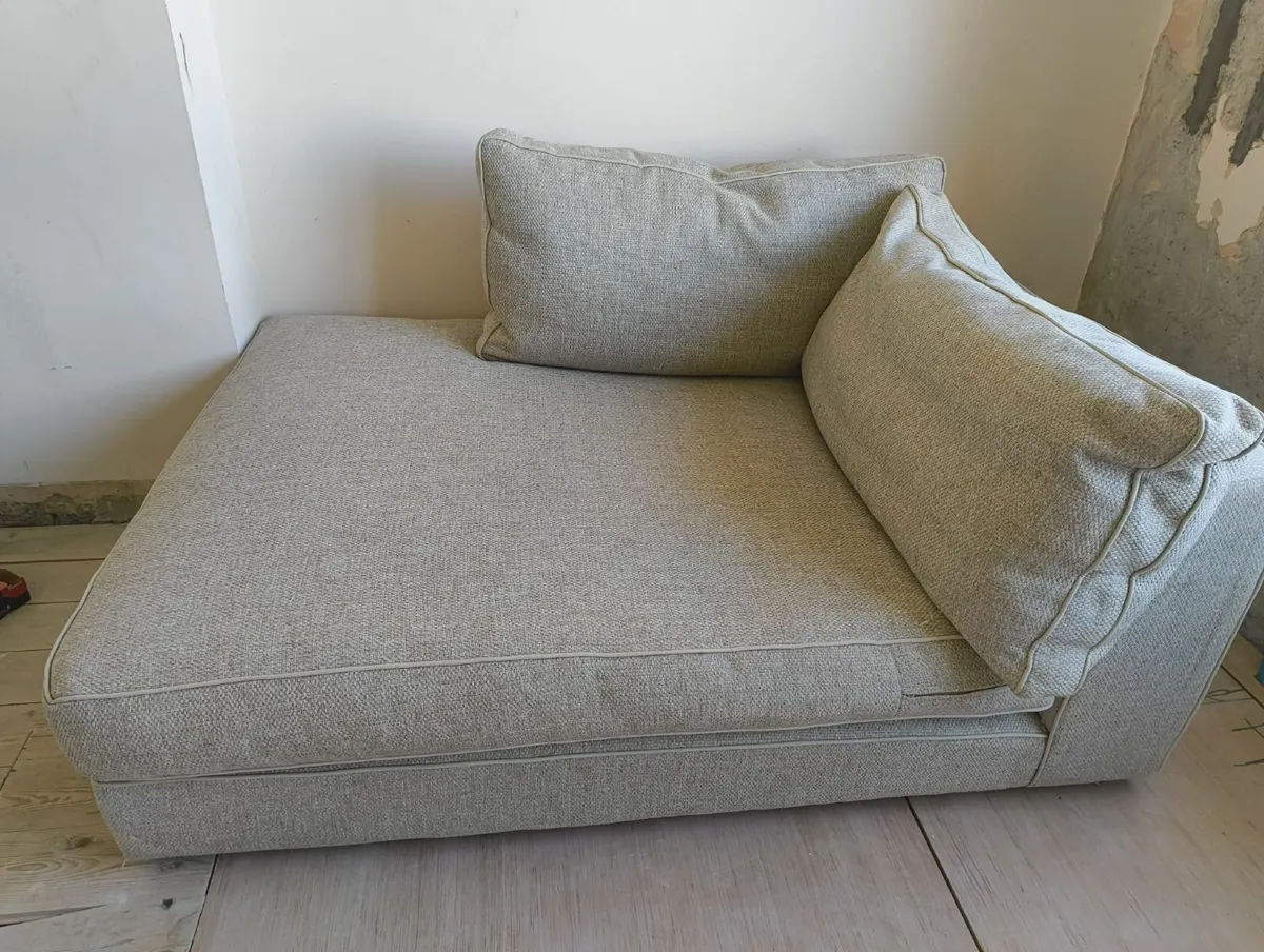 Beige corner couch / sofa (main piece only) - Image 1
