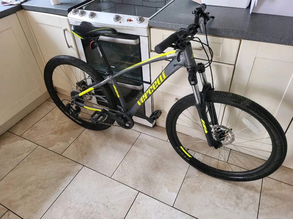 Mountain bike (LIKE NEW) - Image 2