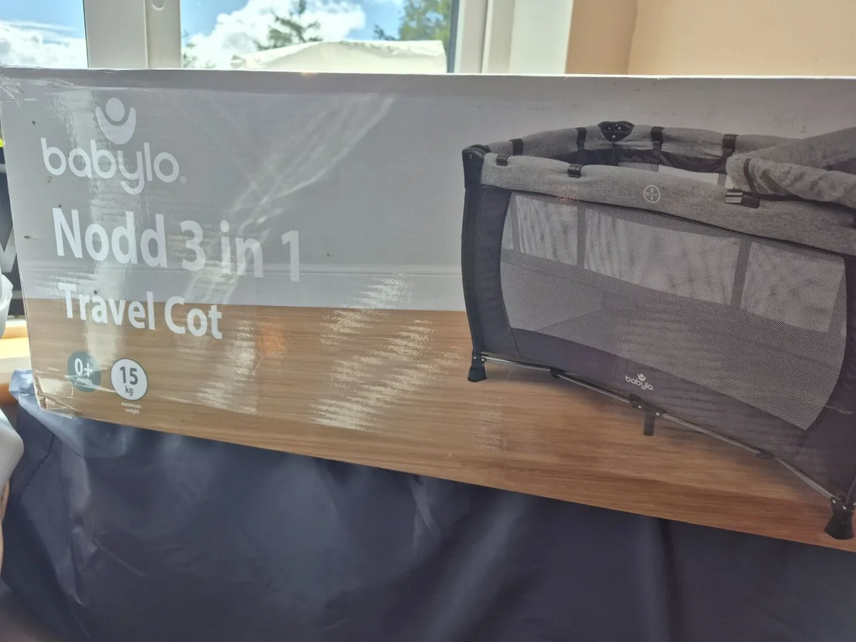 Travel cot - Image 1