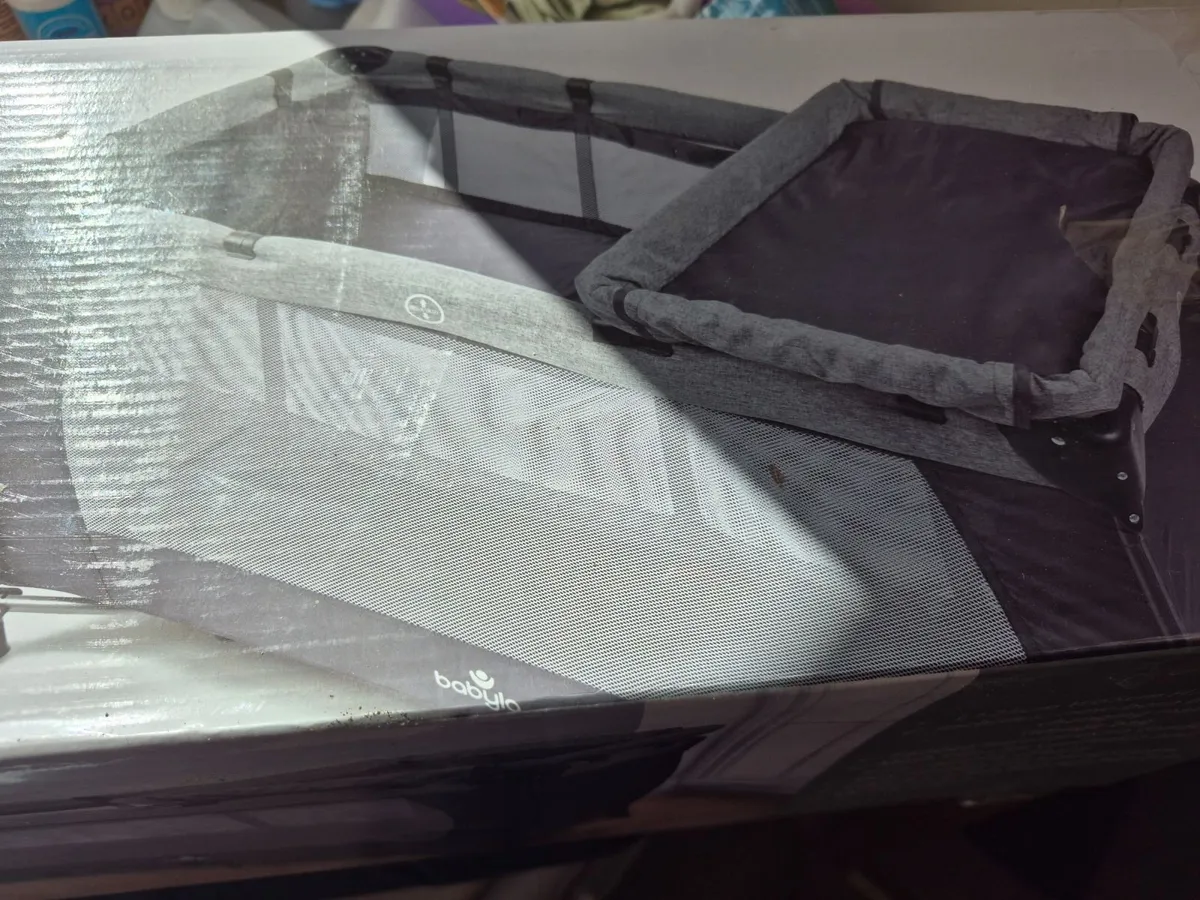 Travel cot - Image 2