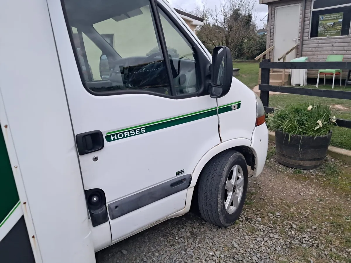 Horse truck - Image 1