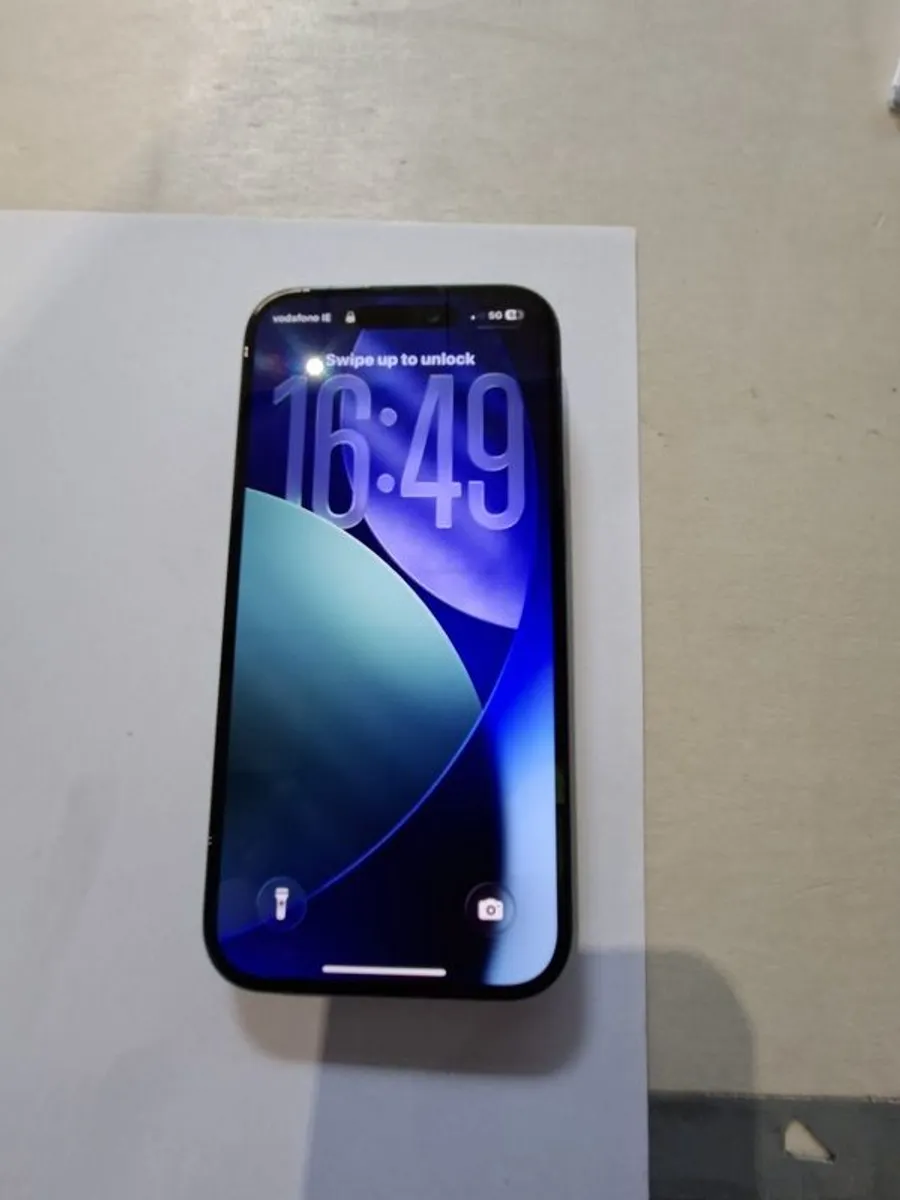 iPhone 16 - Image 1