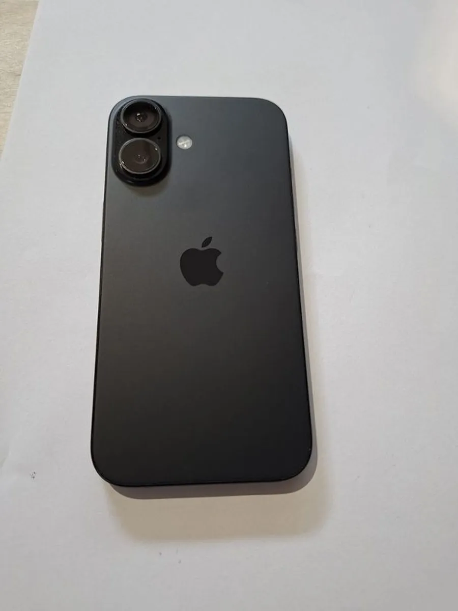 iPhone 16 - Image 4