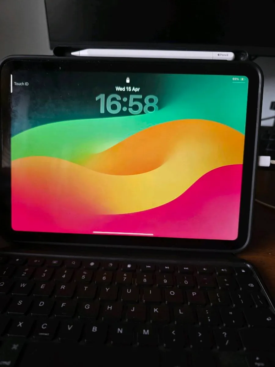 Ipad 10th Gen w/apple pencil and bluetooth case - Image 1