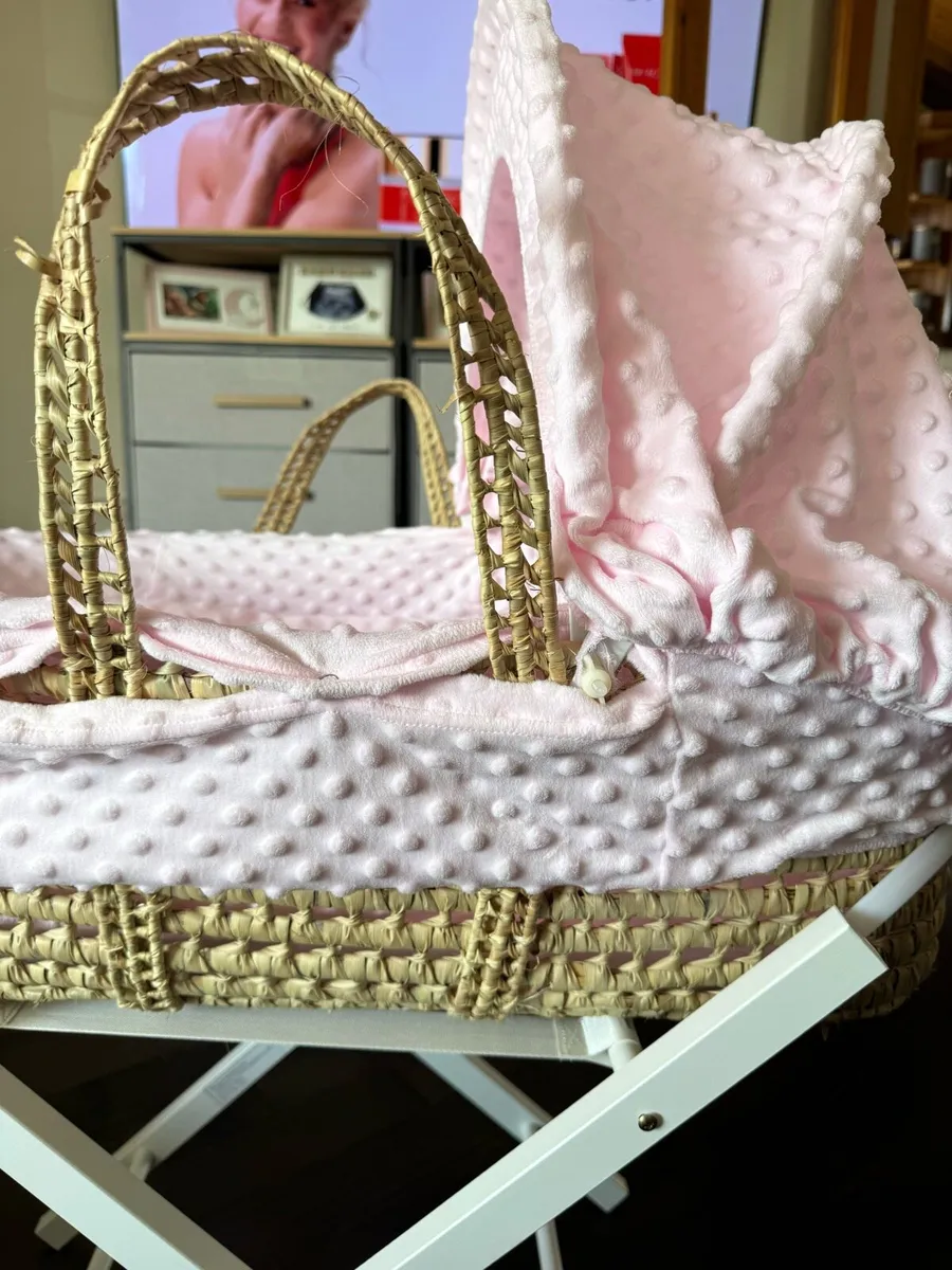 Baby Girl Moses Basket - Image 3