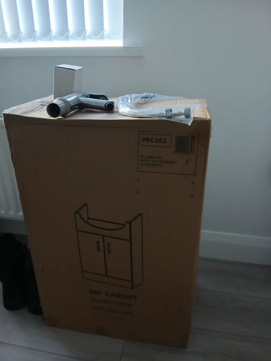 Bathroom furniture - Image 1