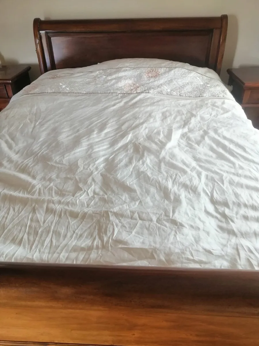 Bedroom furniture - Image 4