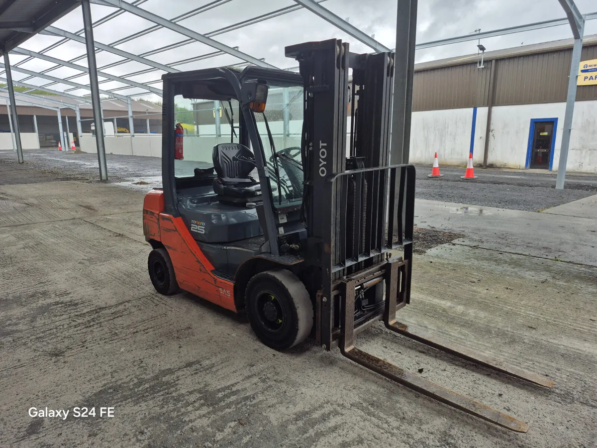 Toyota forklift - Image 3