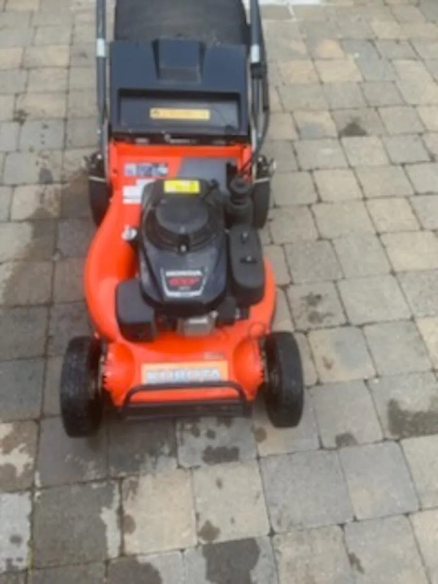 Kubota pro lawn mower - Image 1
