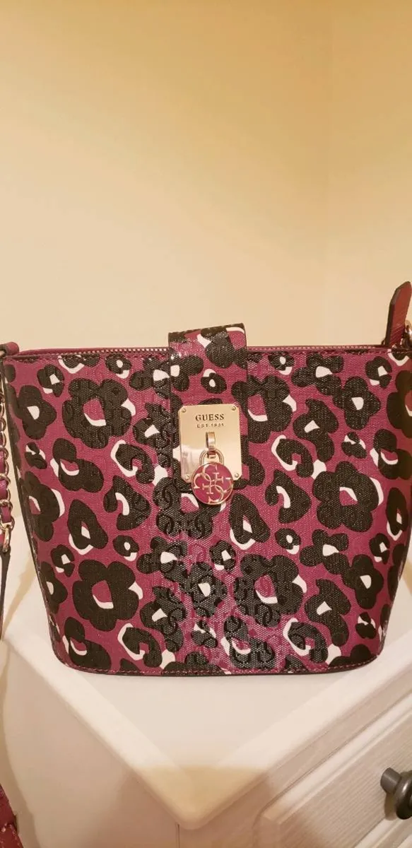 Guess crossbody bag - Image 1