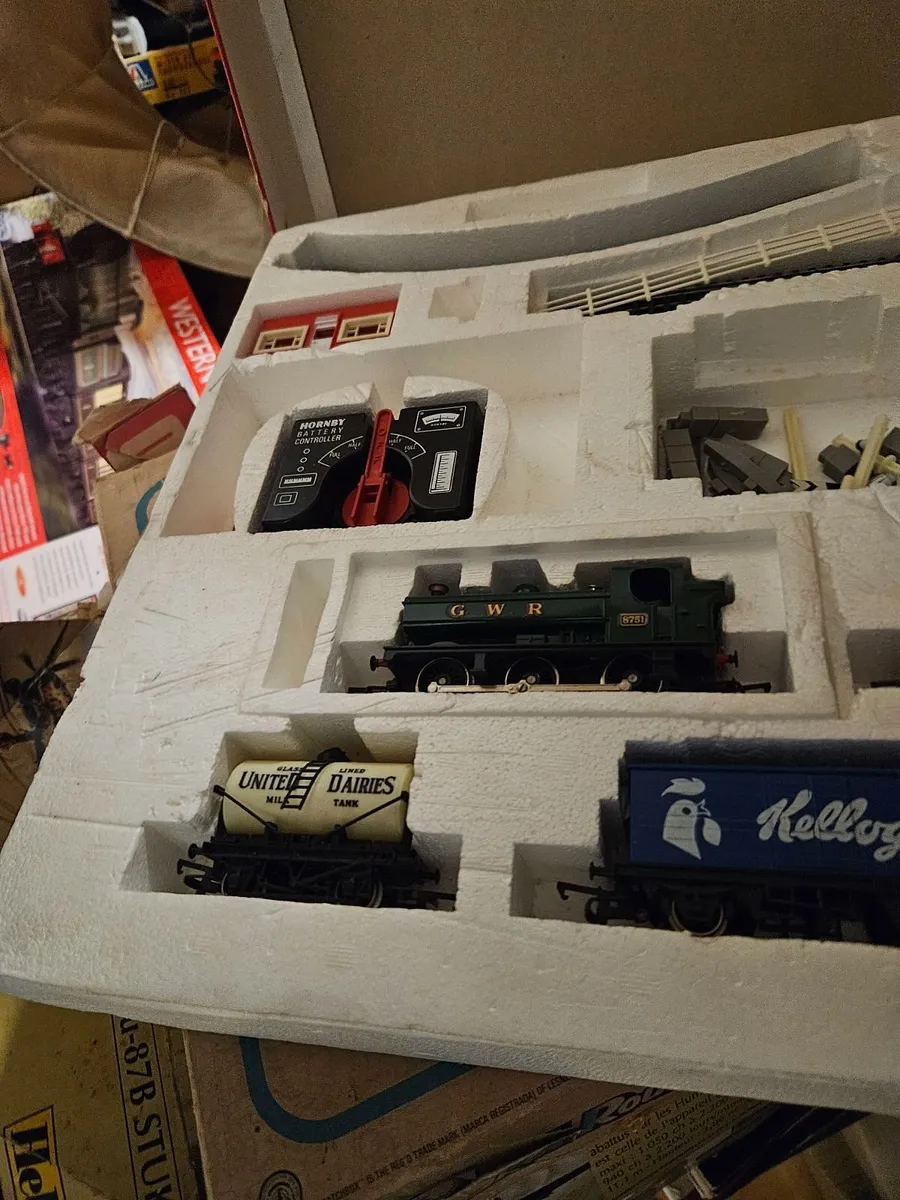 Hornby OO Gauge Train Set - Image 3