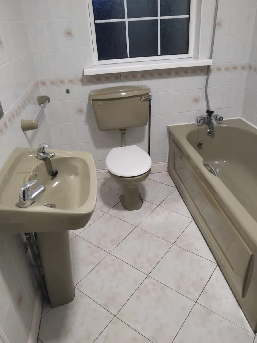 Vintage Armitage Shanks Bathroom Suite