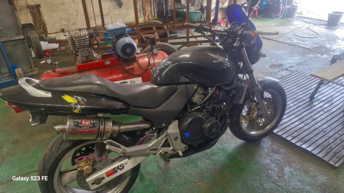Honda hornet 250 4 - Image 1