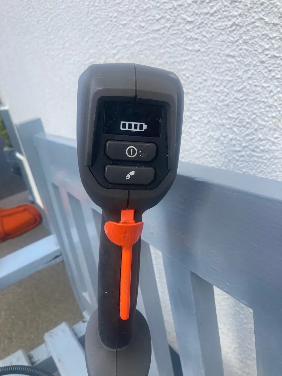 Battery grass strimmer - Image 2