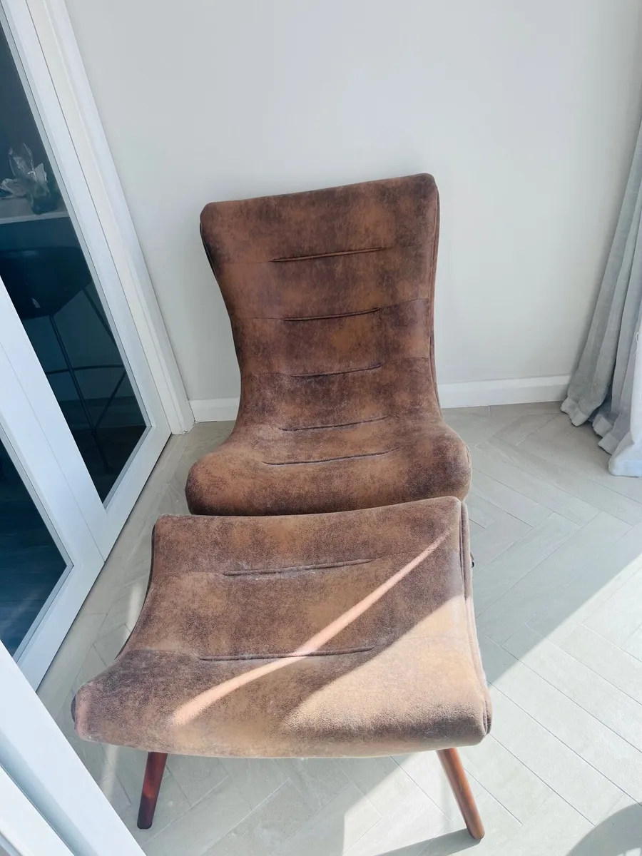 Chair - Wingback chair