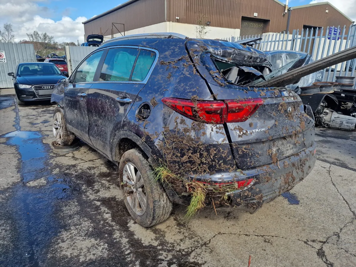 17 KIA SPORTAGE  1.7 CRDI (D4FDH) FOR BREAKING - Image 4