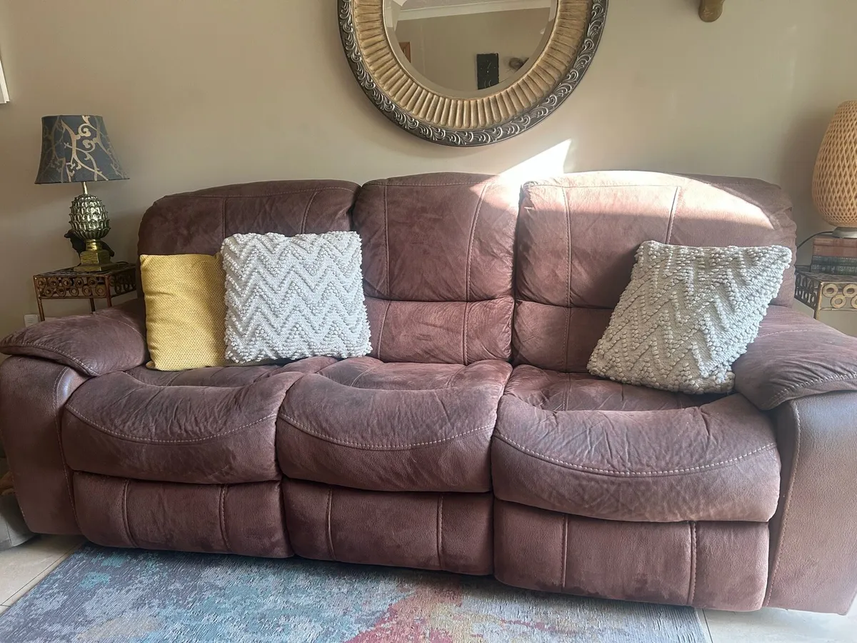 3 seater brown suede recliner sofa - Image 1