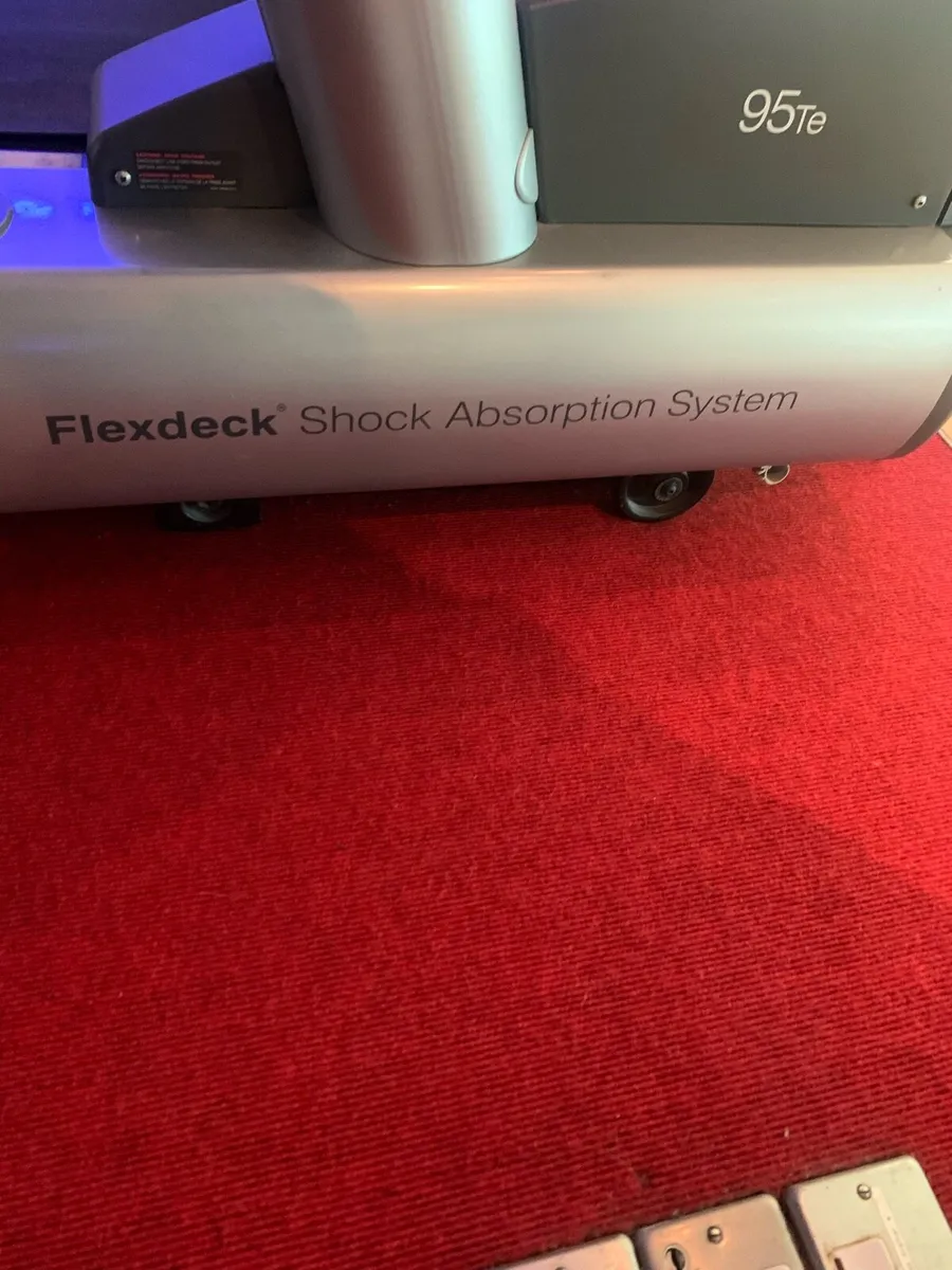 Life fitness Treadmill 95Te - Image 3