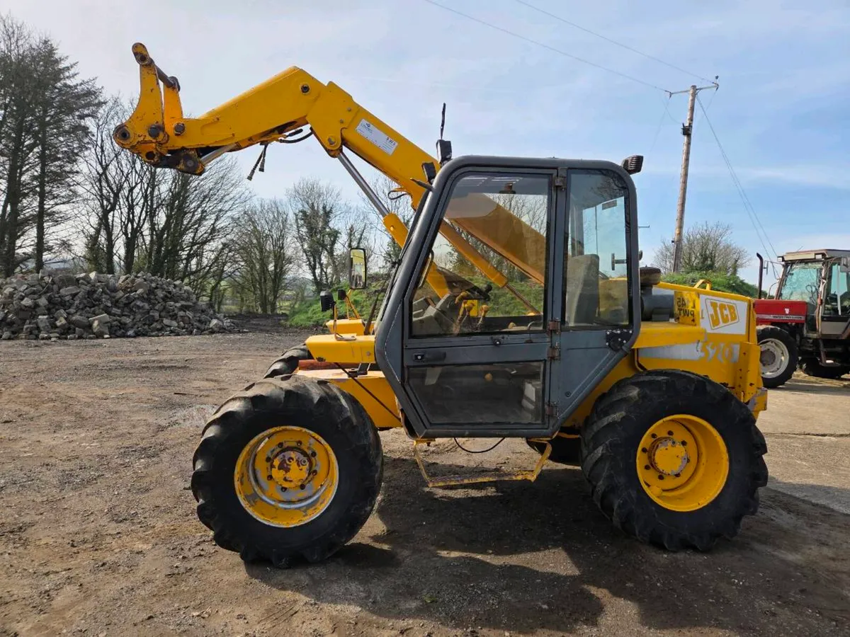 JCB 520 - Image 1