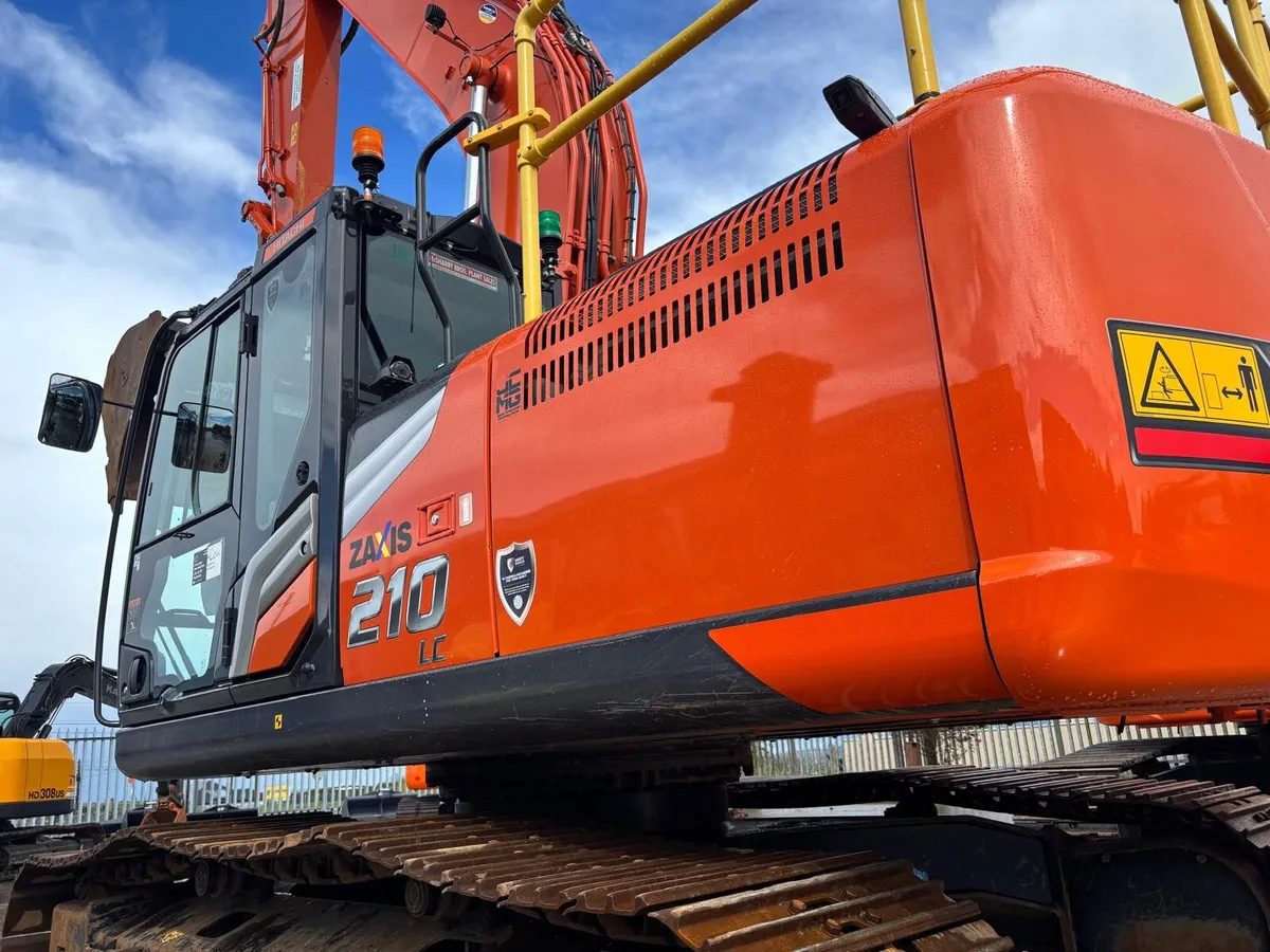 Hitachi ZX210LC-7 - Image 1