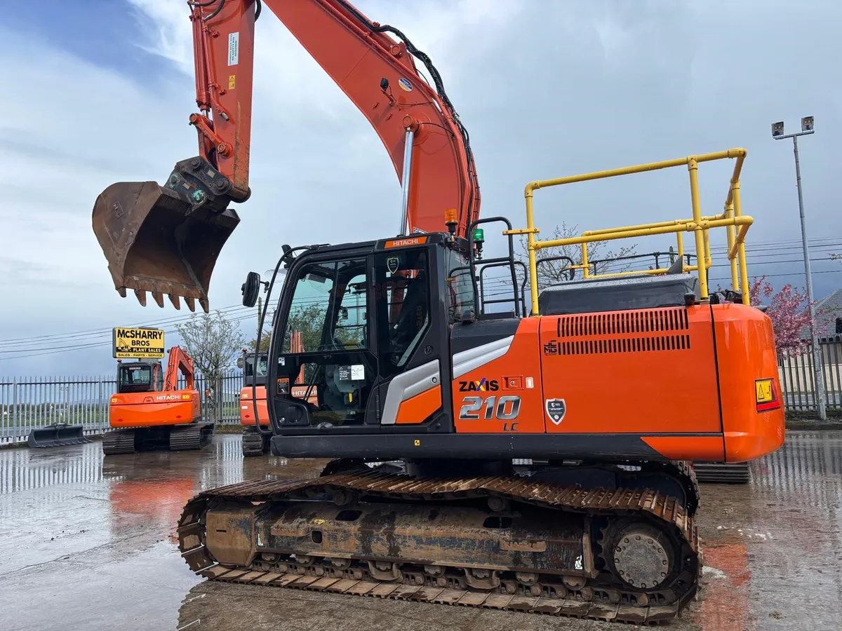 Hitachi ZX210LC-7 - Image 4